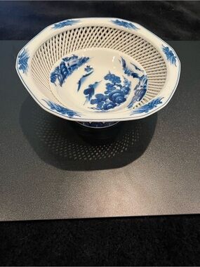 Vintage Mid Century Reticulated Japanese Arita Yaki Ware Fruit Bowl Blue/White